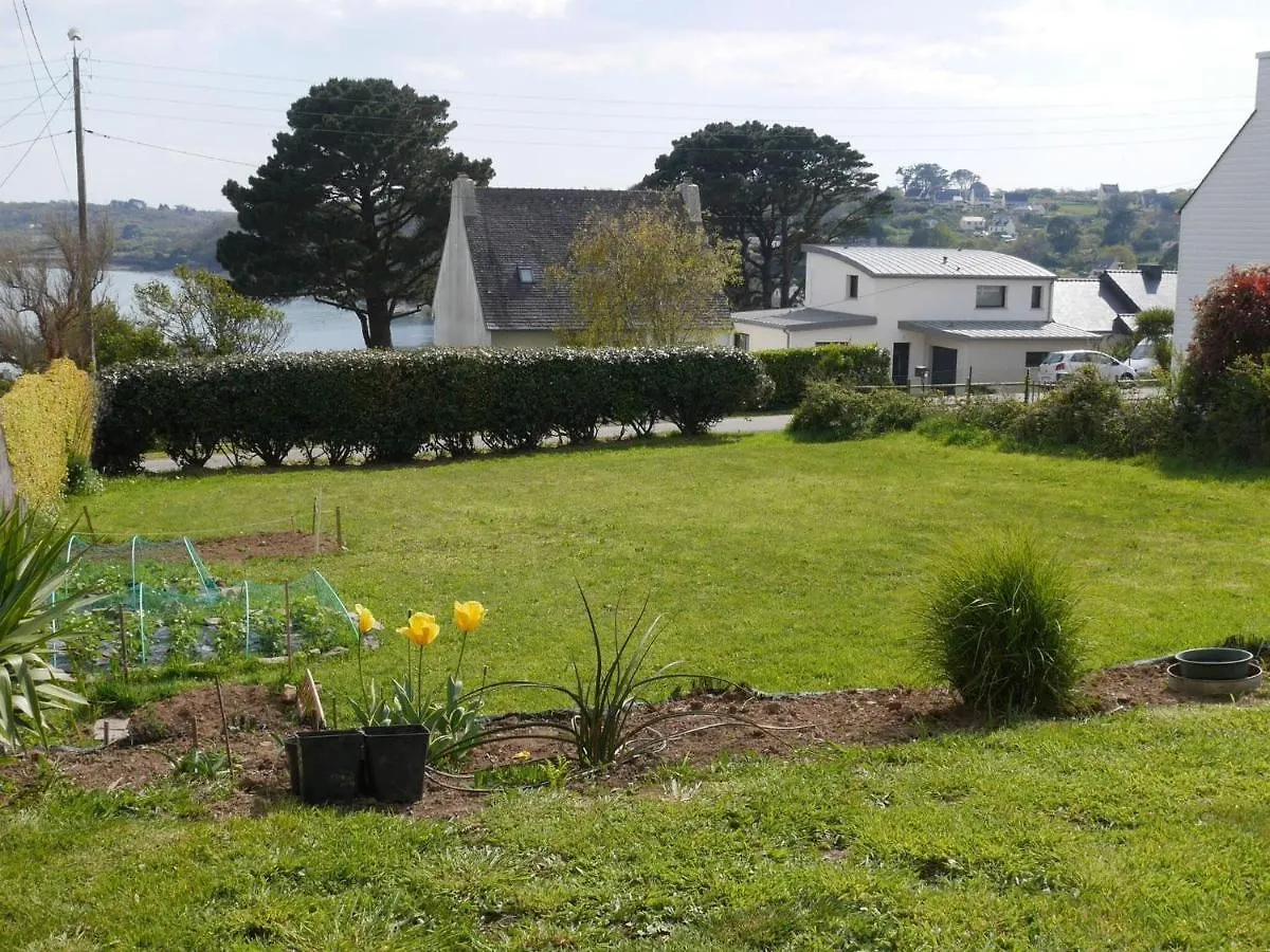 Holiday Home With Sea Views, Roscanvel
