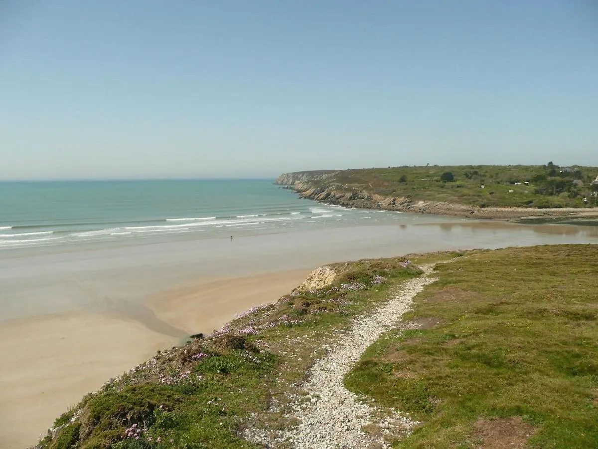 Holiday Home With Sea Views, Roscanvel 0*,  France