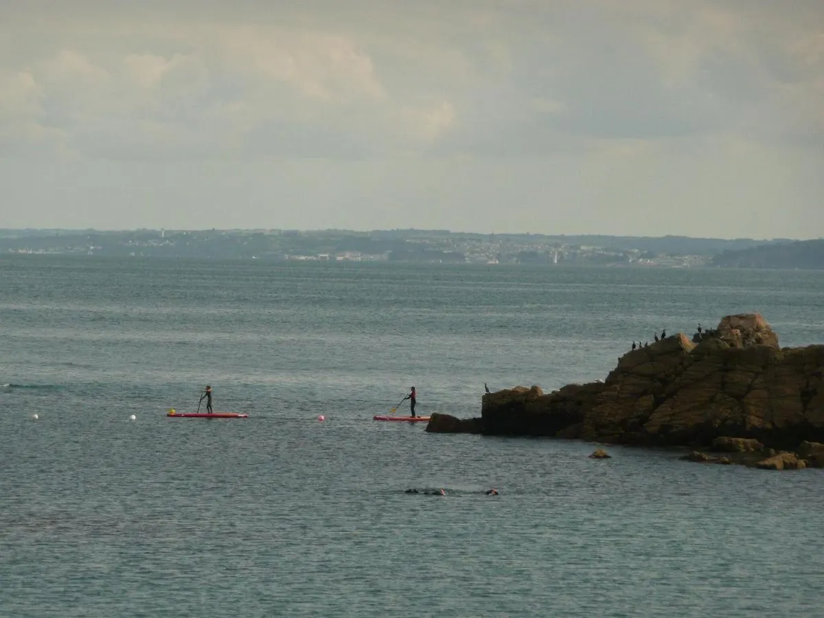 Holiday Home With Sea Views, Roscanvel 0*,