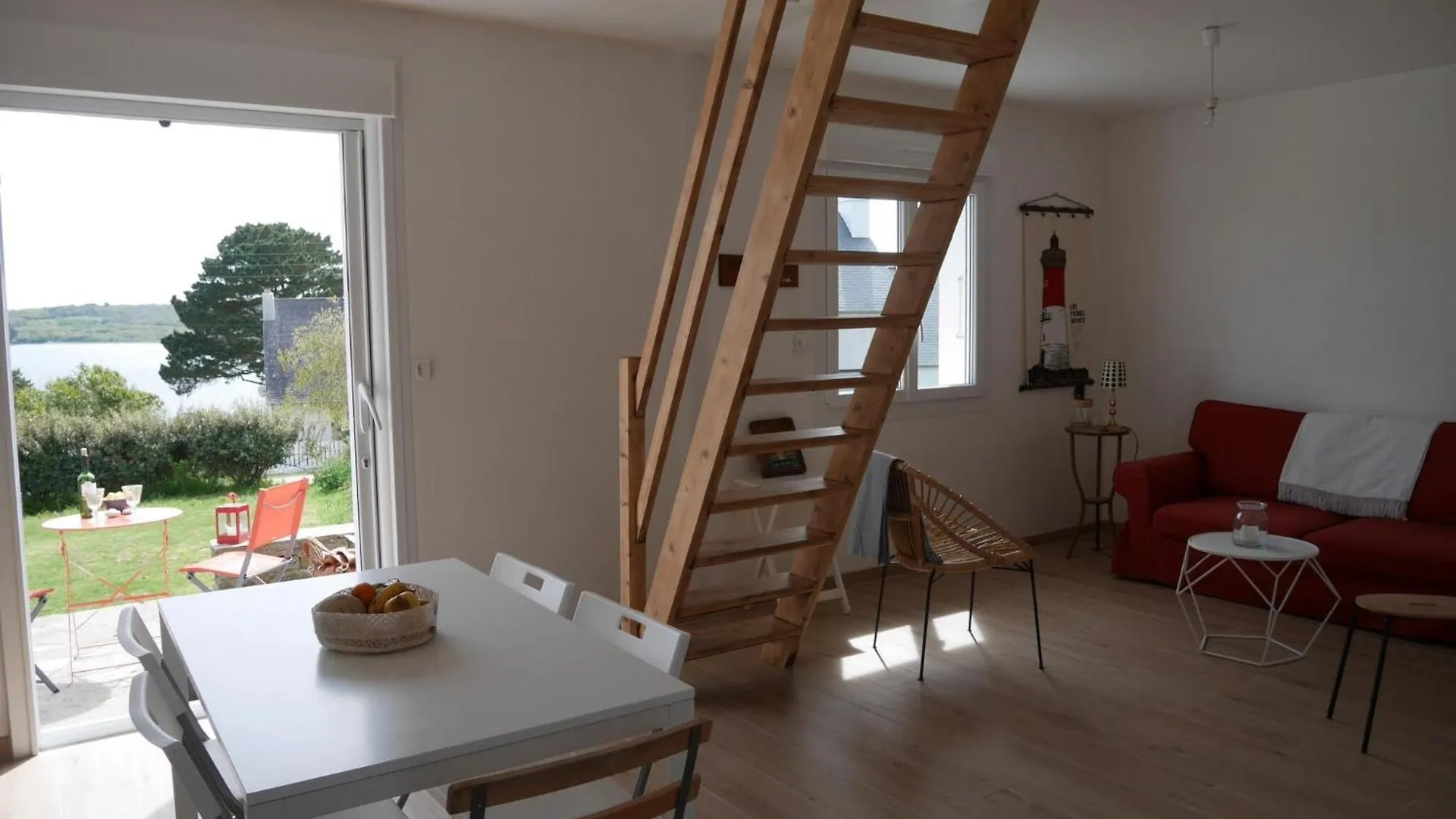 Holiday Home With Sea Views, Roscanvel 0*,  France
