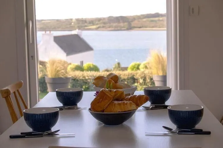Holiday Home With Sea Views, Roscanvel France